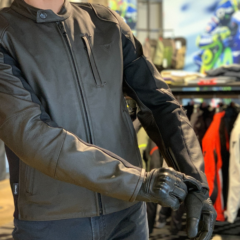 独自のスタイルを貫く「ISTRICE LEATHER JACKET」のご紹介
